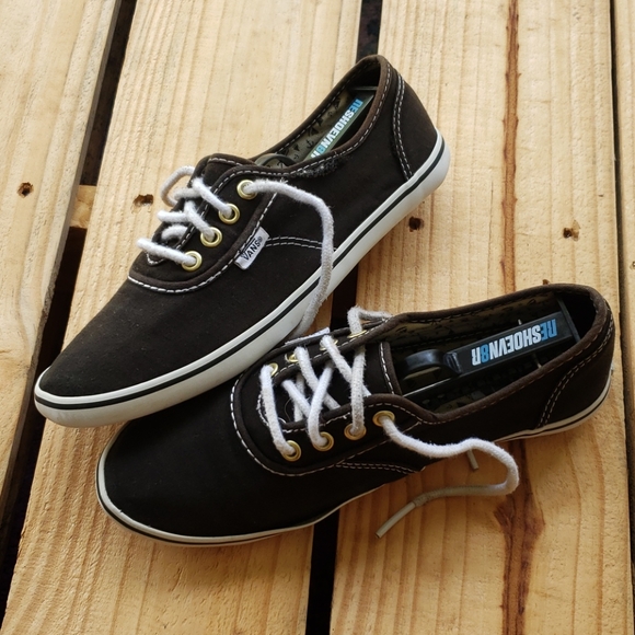 vans boat shoes